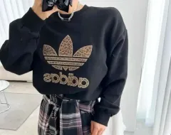 アディダス ブラック 長袖 オーバーサイズ ロゴ レディース グラフィック プリンティング コットン スウェットシャツ トレーナー