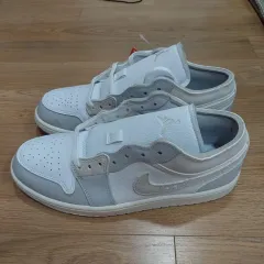 NIKE(ナイキ) エア ジョーダン 1 ロー メンズ スニーカー 早急に処分します