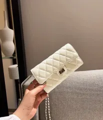 新品 ホワイト キルティング チェーン ミニバッグ