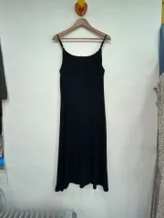 黒 ショルダーストラップ ロング丈ワンピース