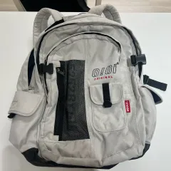 OIOI オアイオアイ バックパック グレー
