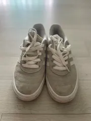 アディダス スニーカー