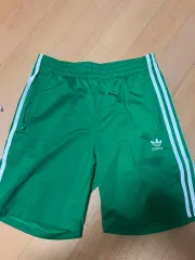 アディダス 緑 ハーフパンツ