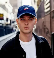 NIKE (ナイキ) 超レア ヘリテージ 86 Classic ネイビー/レッド スウッシュ ベースボールキャップ フューチュラ 帽子