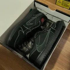 ジョーダン 1 x トラヴィス SCOTT(スコット) レトロ ロー OG SP 黒 ファントム