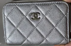 Chanel(シャネル) ラウンドファスナー 財布 シルバー ラムスキン