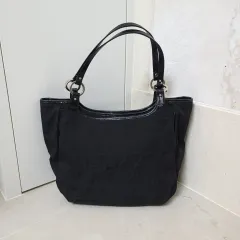 正規品 FENDI(フェンディ) ズッカ パターン 柄 ブラック ショルダーバッグ