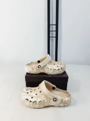 crocs(クロックス) サンダル バヤ マーブル klogg(クロッグ) ベージュ m4 w6