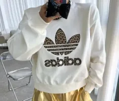 アディダス ホワイト 長袖 オーバーサイズ ロゴ レディース グラフィック プリンティング コットン スウェットシャツ トレーナー