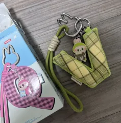 POP MART (ポップマート ) Labubu(ラブブ） イニシャル キーホルダー V