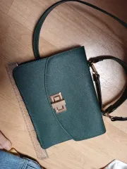 グリーン フラップ ショルダーバッグ ／ クロスバッグ