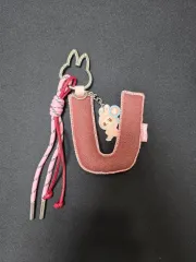 ポップマート ラブブ アルファベット キーリング U 出品