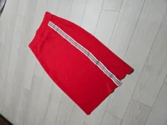 レッド 3本線 スカート