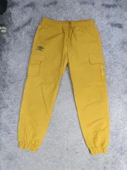 umbro(アンブロ) カーゴ パンツ ウーブン ジョガー マスタード 黄色 L