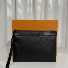 Louis Vuitton(ルイヴィトン) モノグラム シャドー ポシェット トゥ ゴー ストラップ クラッチ