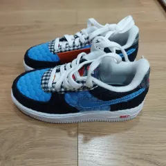 新品 NIKE 子供 スニーカー 在庫処分のため出品します^^