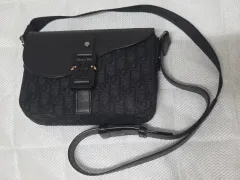 ディオール メッセンジャーバッグ オブリーク サドル メッセンジャーバッグ ブラック スモールサイズ 出品