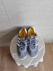 本物のアディダス製品 レディース スニーカー