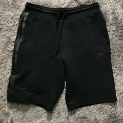 M （ 31 ー 32 ） ＃ ナイキ ( NIKE テック フリース ショートパンツ