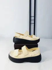 crocs(クロックス) サンダル スカイライン バニラ アイボリー 黒 w8