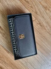 Tommy Hilfiger(トミーヒルフィガー) 女性 レディース 二つ折り財布 ネイビー