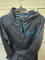 UNDER ARMOUR(アンダーアーマー) フード付きTシャツ 黒 S ／ P