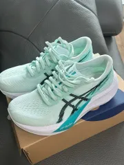 アシックス マジックスピード4 235mm