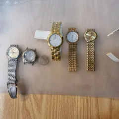 GOLDカラーのギフト時計 2点はビニールも剥がしていないほぼ傷なし状態が良く、残りはパッケージ