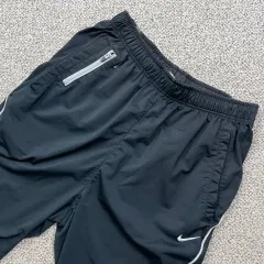 Nike(ナイキ） 黒 トレーナー ハーフパンツ L 250702