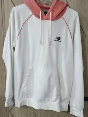 New Balance(ニューバランス) ホワイト/ピンク バイカラー フード付きTシャツ