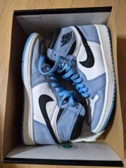 NIKE(ナイキ) ジョーダン 1 レトロ ハイ OG ユニバーシティブルー