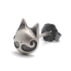 美品】KATピアス 黒猫 ネコ 片耳ピアス シルバー×ブラック 黒 - メルカリ