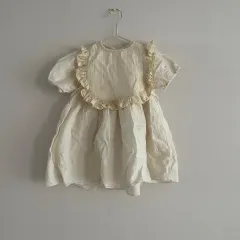 アイボリー 離乳する ドレス+フリルビブ