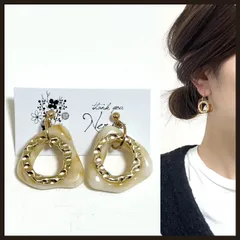 アイボリー　トライアングル　ハンドメイド　ピアス　イヤリング