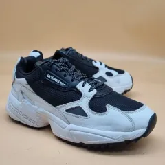 adidas(アディダス) ファルコン トレイル スニーカー 220_