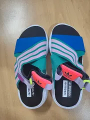 アディダス サンダル