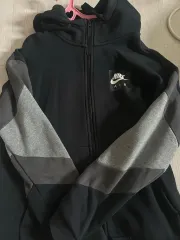 Nike(ナイキ） フード付き ジップアップパーカー 海外 レア