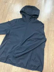 UNIQLO(ユニクロ) ネイビー 軽量 ウインドブレーカー