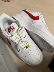 ナイキ エアフォース 1 07 ロー 白 チーム レッド 出品