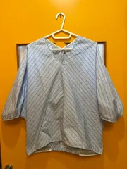 Y【Y3-73】◇ MICA&DEAL    サイズ36    ドルマン袖ブラウス　水色　青色ストライプ柄　レディースのサムネイル