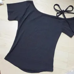 新品/新品 リボン 半袖 ニット アシンメトリー ニット オフショルダー ably/ZIGZAG