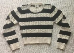 ストライプ ケーブル編み クロップド ニット (カン・ダイン 着用)