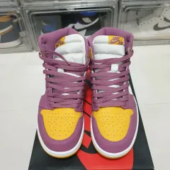 ジョーダン 1 レトロ ハイ OG ユニバーシティー ゴールド ライト ボルドー