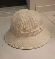 アディダス アディカラー コンテンポ バケットハット ワンダー 白 コーデュロイ バケットハット 冬帽子