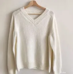 Vネック アイボリー ニット