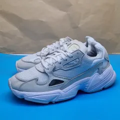 アディダス ファルコン レディーススニーカー 23.5センチ