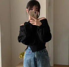 黒 オフショルダー トレーナー