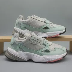 アディダス ファルコン グレーミント レディーススニーカー 23.5センチ