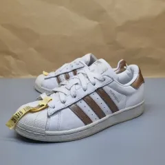 アディダス SUPERSTAR メタリック レディーススニーカー 23センチ