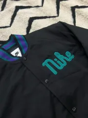 M NIKE ダックアウト サテン スタジャン / ブラック